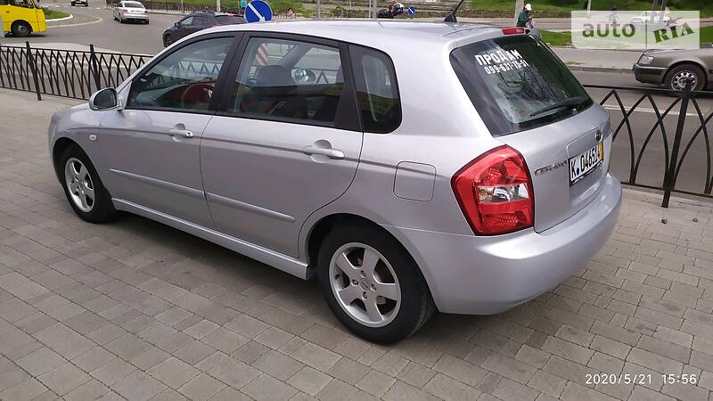 Хетчбек Kia Cerato 2006 в Дубні