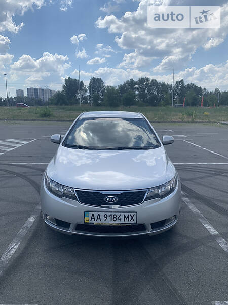 Седан Kia Cerato 2010 в Києві