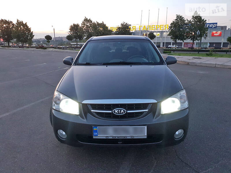 Седан Kia Cerato 2006 в Кривому Розі