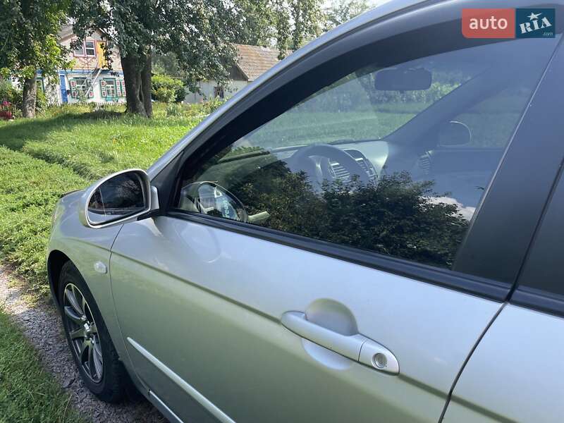 Хетчбек Kia Cerato 2006 в Гадячі