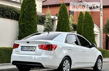 Седан Kia Cerato 2011 в 