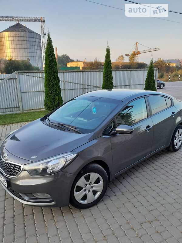 Седан Kia Cerato 2013 в 