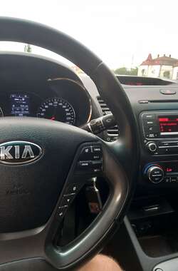 Седан Kia Cerato 2013 в 