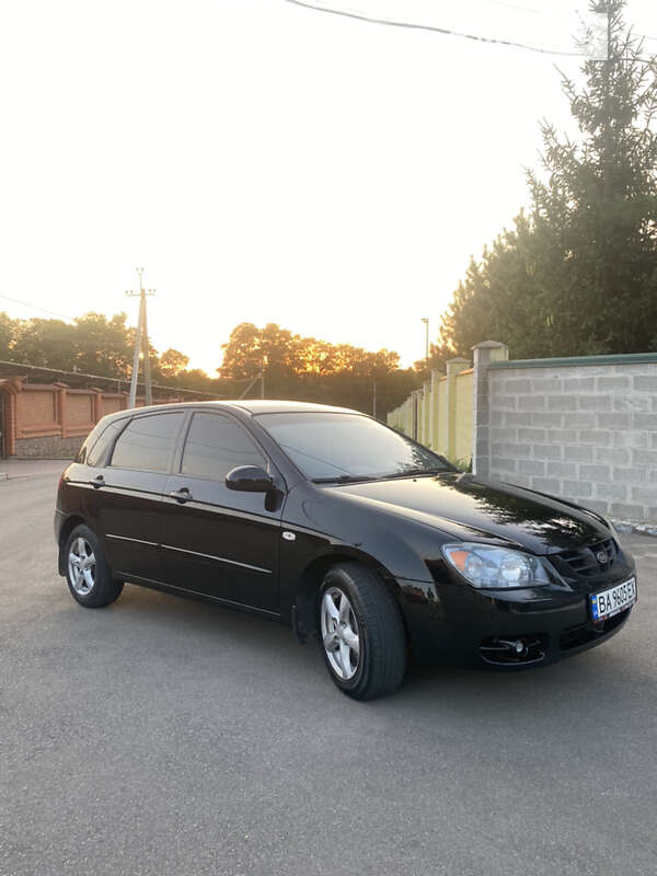 Хэтчбек Kia Cerato 2005 в Кропивницком