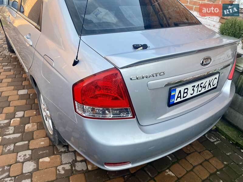 Седан Kia Cerato 2006 в Хмельнике