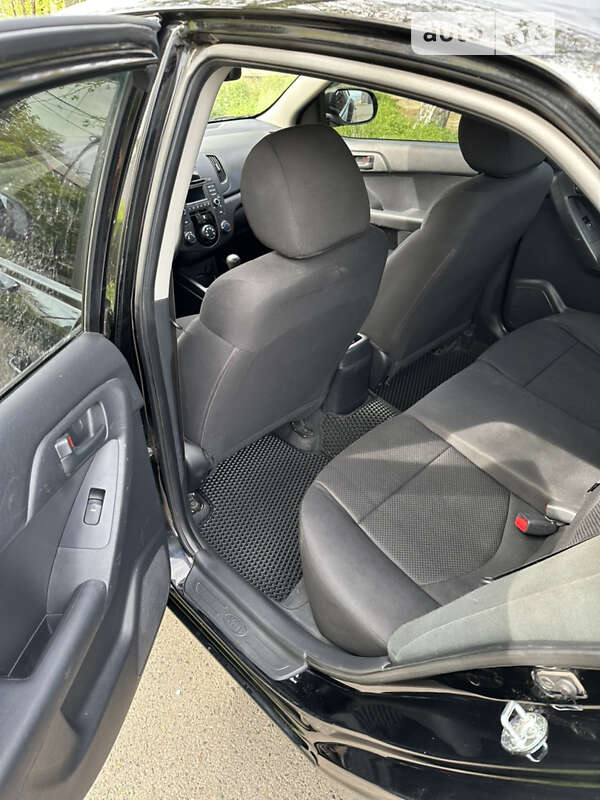 Седан Kia Cerato 2009 в Одесі