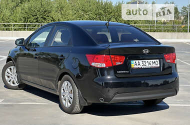 Седан Kia Cerato 2012 в Киеве