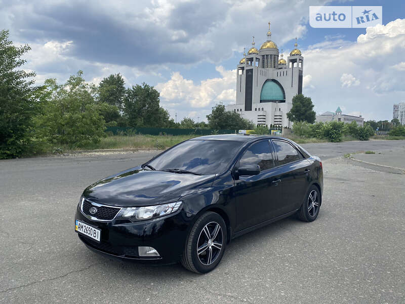 Киа Серато технические характеристики. Kia Cerato комплектации и цены фото.