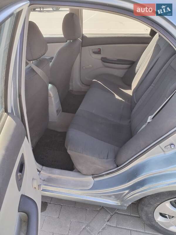 Седан Kia Cerato 2005 в Сумах