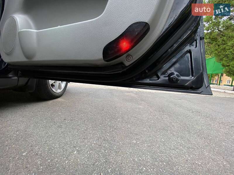 Седан Kia Cerato 2006 в Днепре