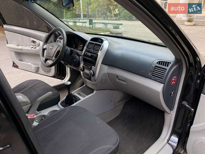 Седан Kia Cerato 2006 в Днепре