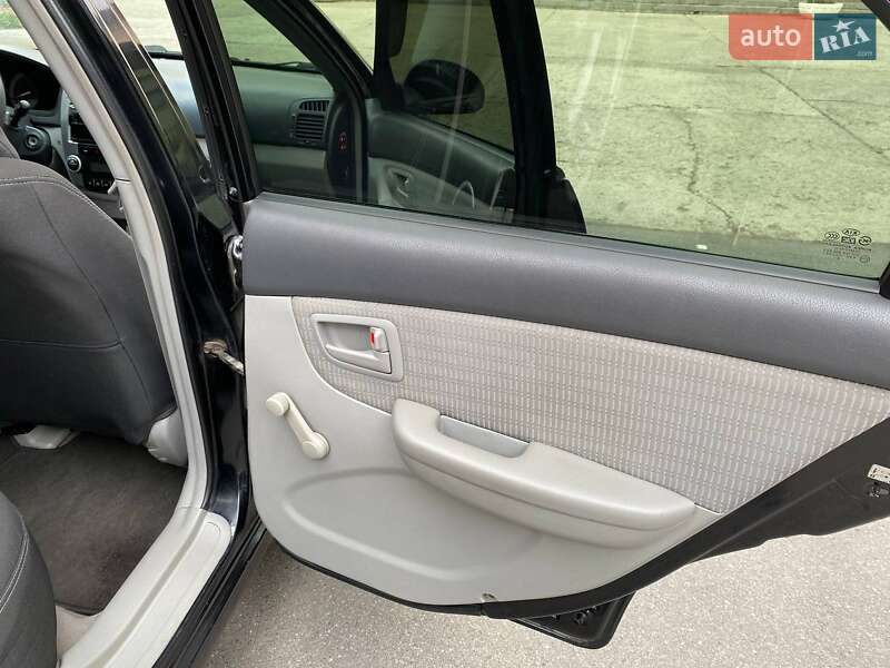 Седан Kia Cerato 2006 в Днепре