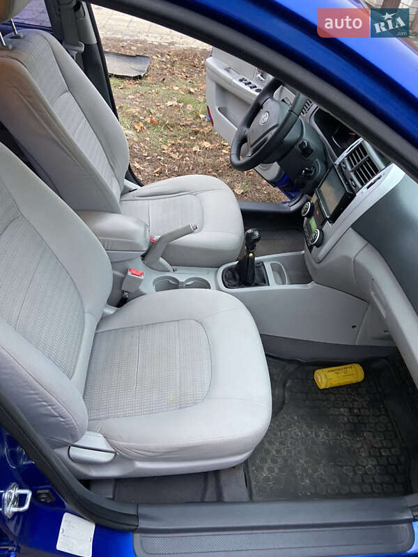 Седан Kia Cerato 2009 в Краснограде