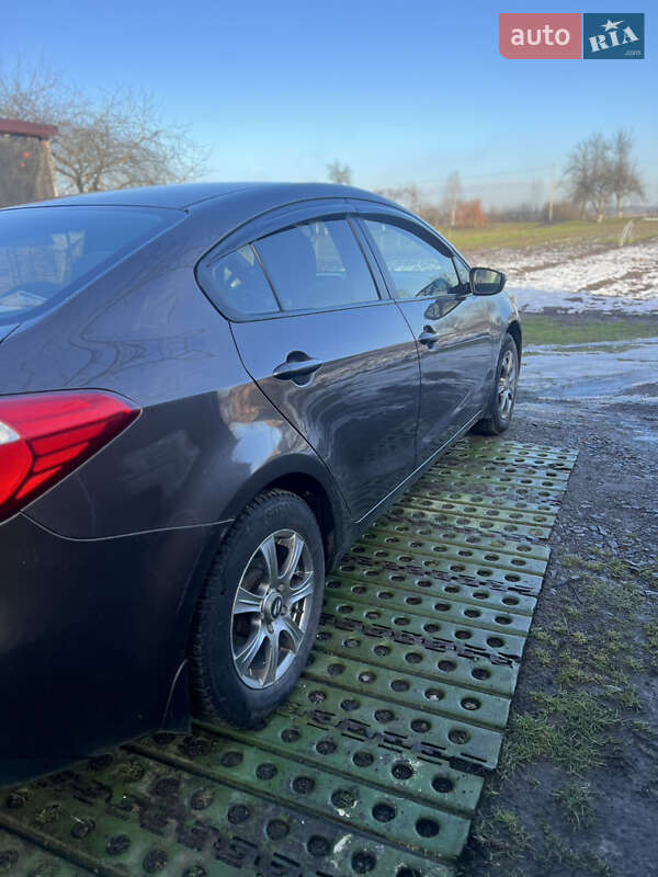 Седан Kia Cerato 2013 в Кам'янці-Бузькій