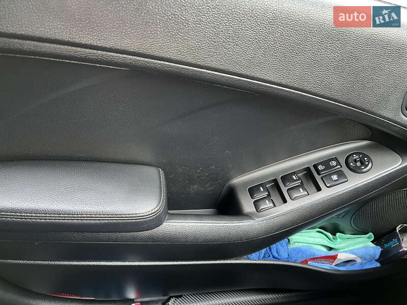 Седан Kia Cerato 2013 в Кам'янці-Бузькій
