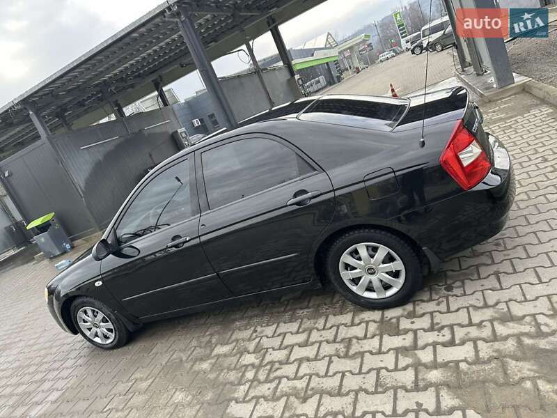 Седан Kia Cerato 2006 в Чернівцях