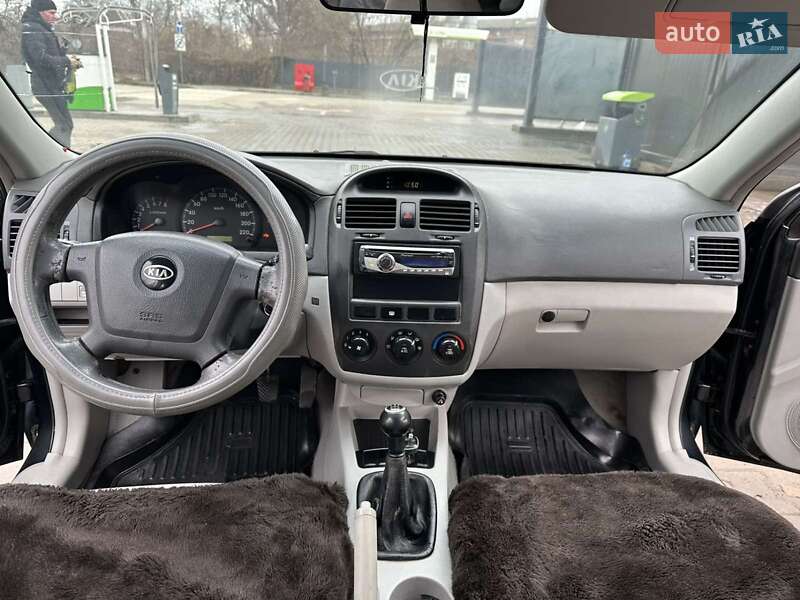 Седан Kia Cerato 2006 в Чернівцях