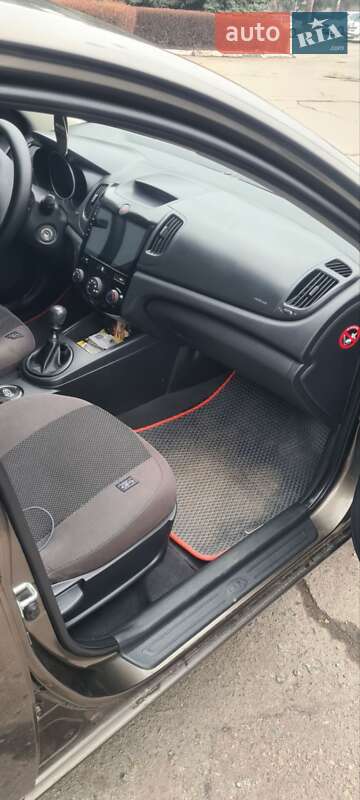 Седан Kia Cerato 2009 в Каменском