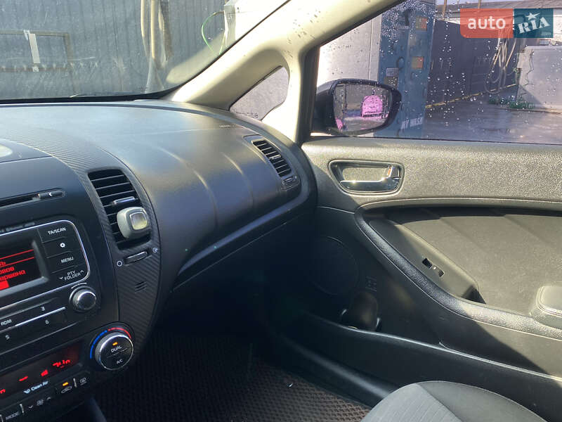 Седан Kia Cerato 2013 в Запорожье