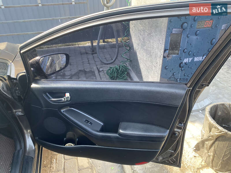 Седан Kia Cerato 2013 в Запорожье