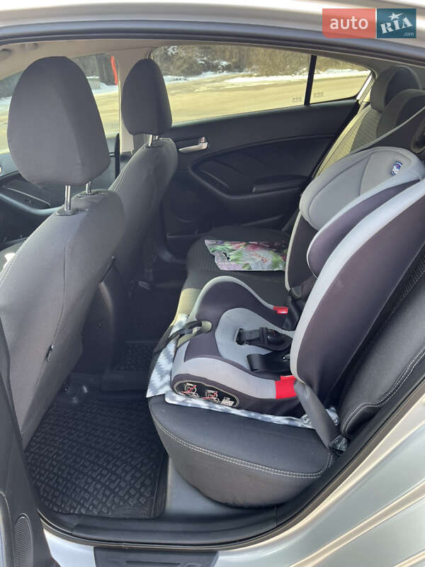 Седан Kia Cerato 2013 в Дніпрі