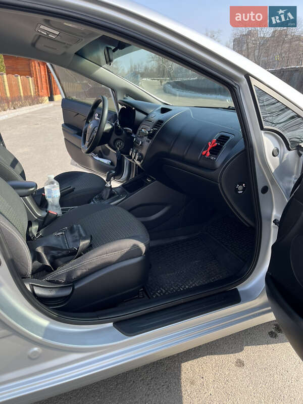 Седан Kia Cerato 2013 в Дніпрі