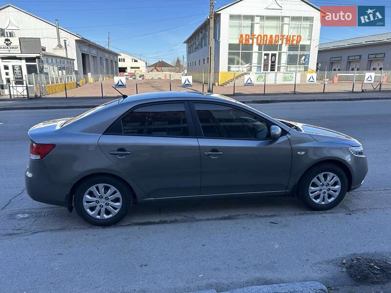 Седан Kia Cerato 2012 в Киеве