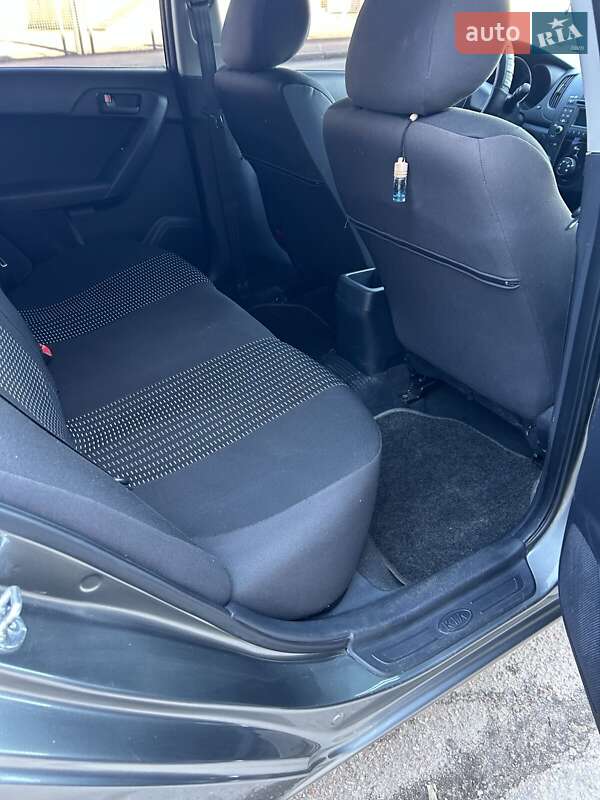 Седан Kia Cerato 2012 в Киеве