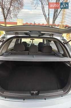 Хэтчбек Kia Cerato 2006 в 