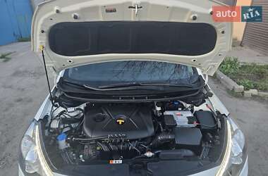 Седан Kia Cerato 2013 в 