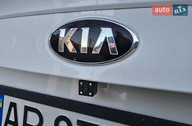 Седан Kia Cerato 2013 в 