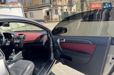Купе Kia Cerato 2012 в 