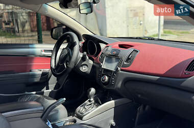 Купе Kia Cerato 2012 в 