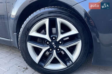 Купе Kia Cerato 2011 в 