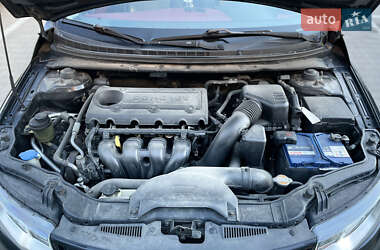 Купе Kia Cerato 2011 в 