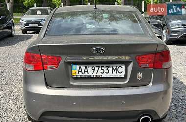 Седан Kia Cerato 2011 в 