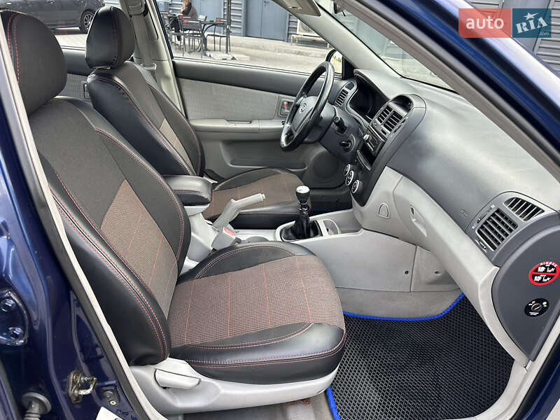 Седан Kia Cerato 2006 в Киеве