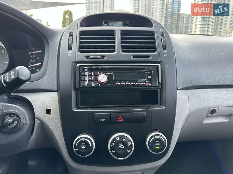 Седан Kia Cerato 2006 в Киеве