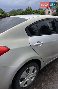 Седан Kia Cerato 2013 в 