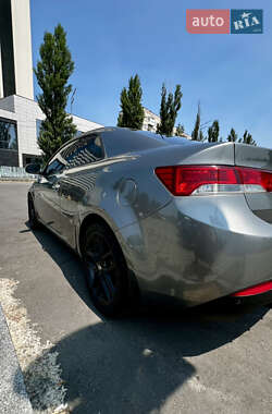 Купе Kia Cerato 2011 в 