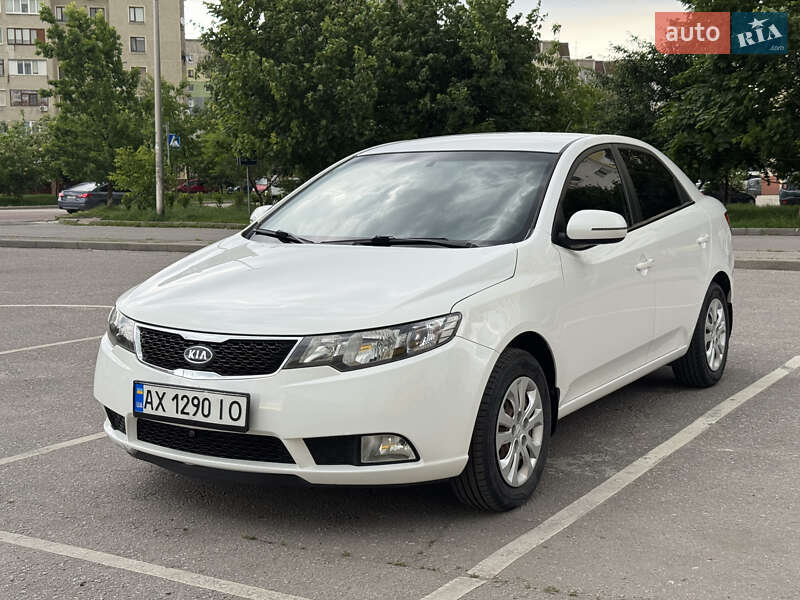 Седан Kia Cerato 2011 в 