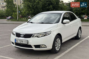 Седан Kia Cerato 2011 в 