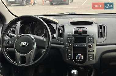 Седан Kia Cerato 2011 в 
