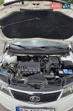 Седан Kia Cerato 2011 в 