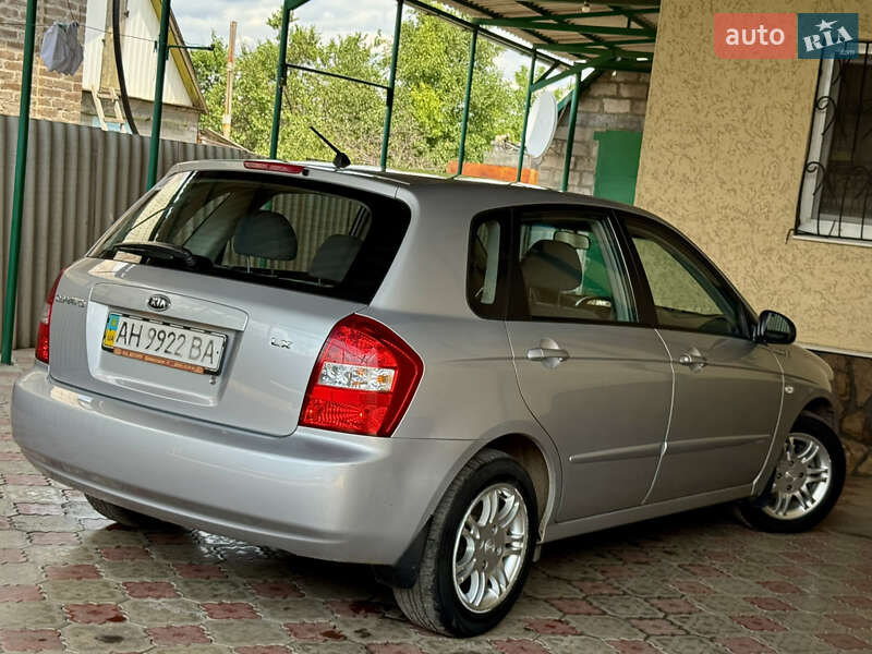 Хетчбек Kia Cerato 2006 в Краматорську