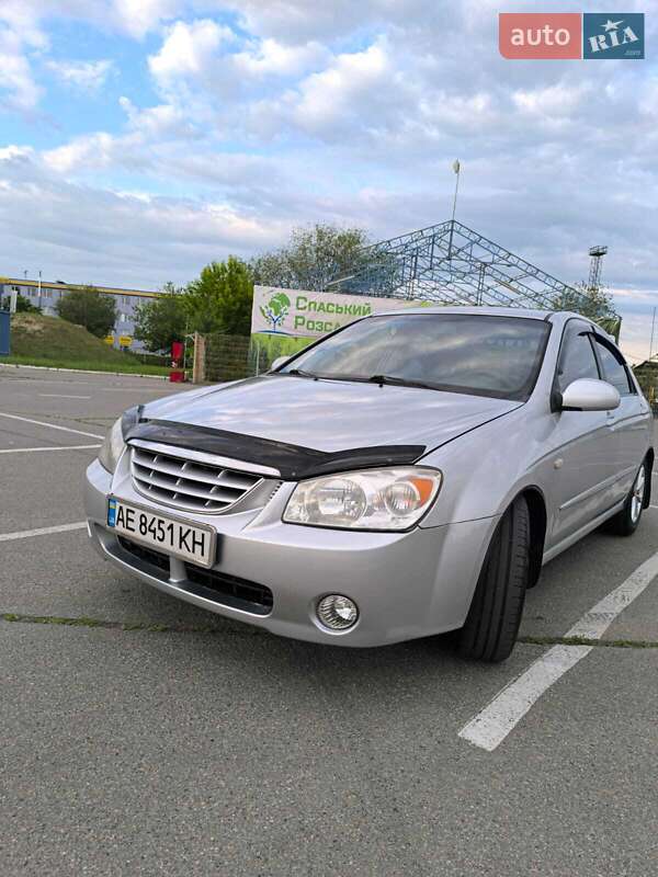 Седан Kia Cerato 2005 в Днепре