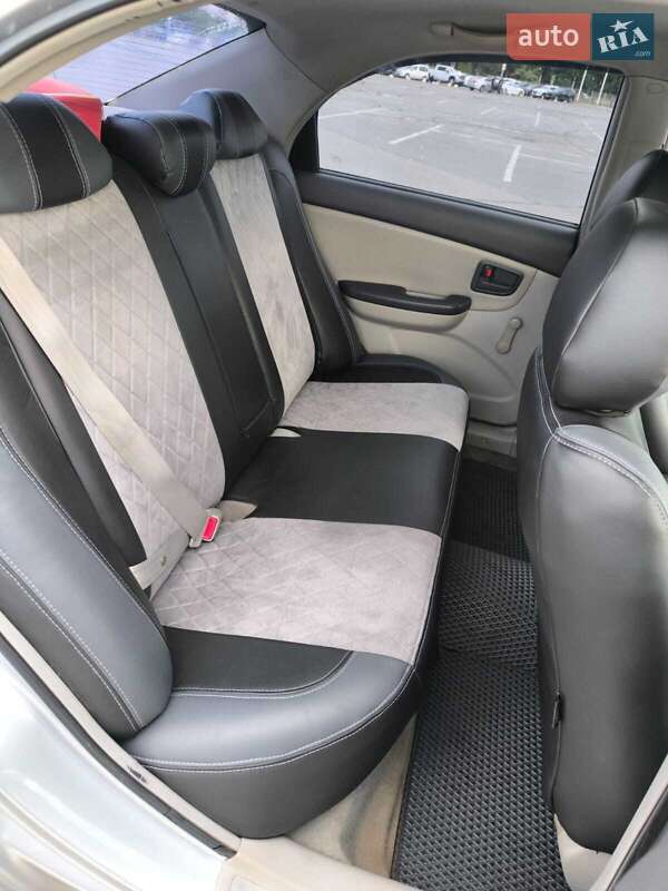 Седан Kia Cerato 2005 в Днепре