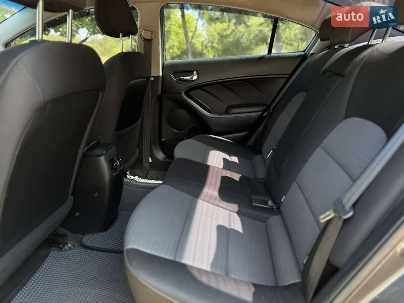 Седан Kia Cerato 2013 в Киеве