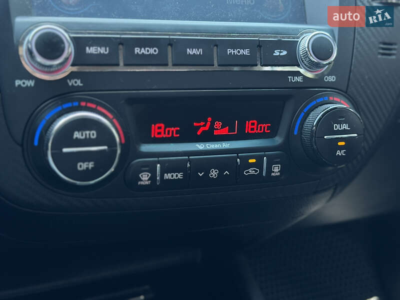 Седан Kia Cerato 2013 в Киеве
