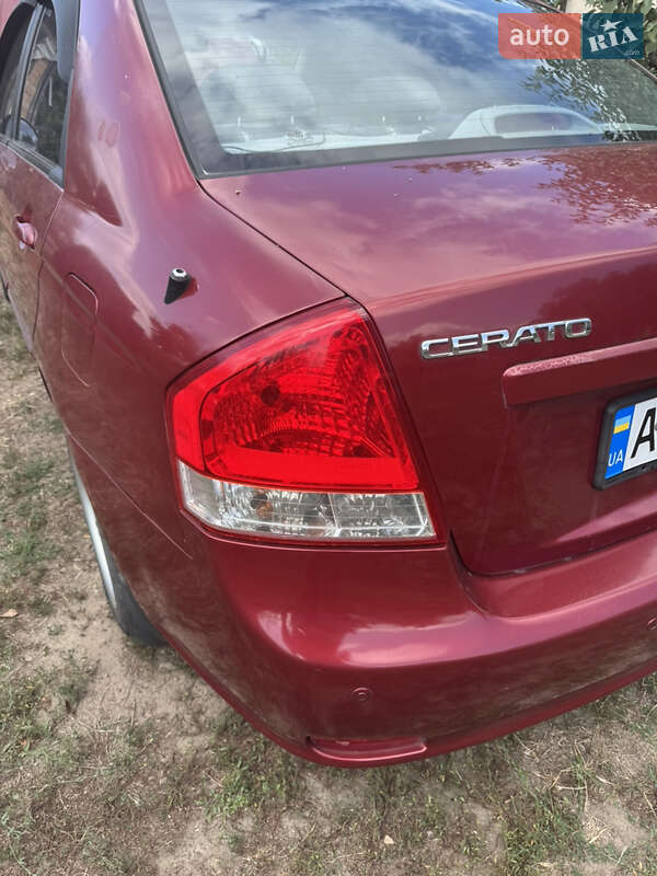 Седан Kia Cerato 2007 в Каневі